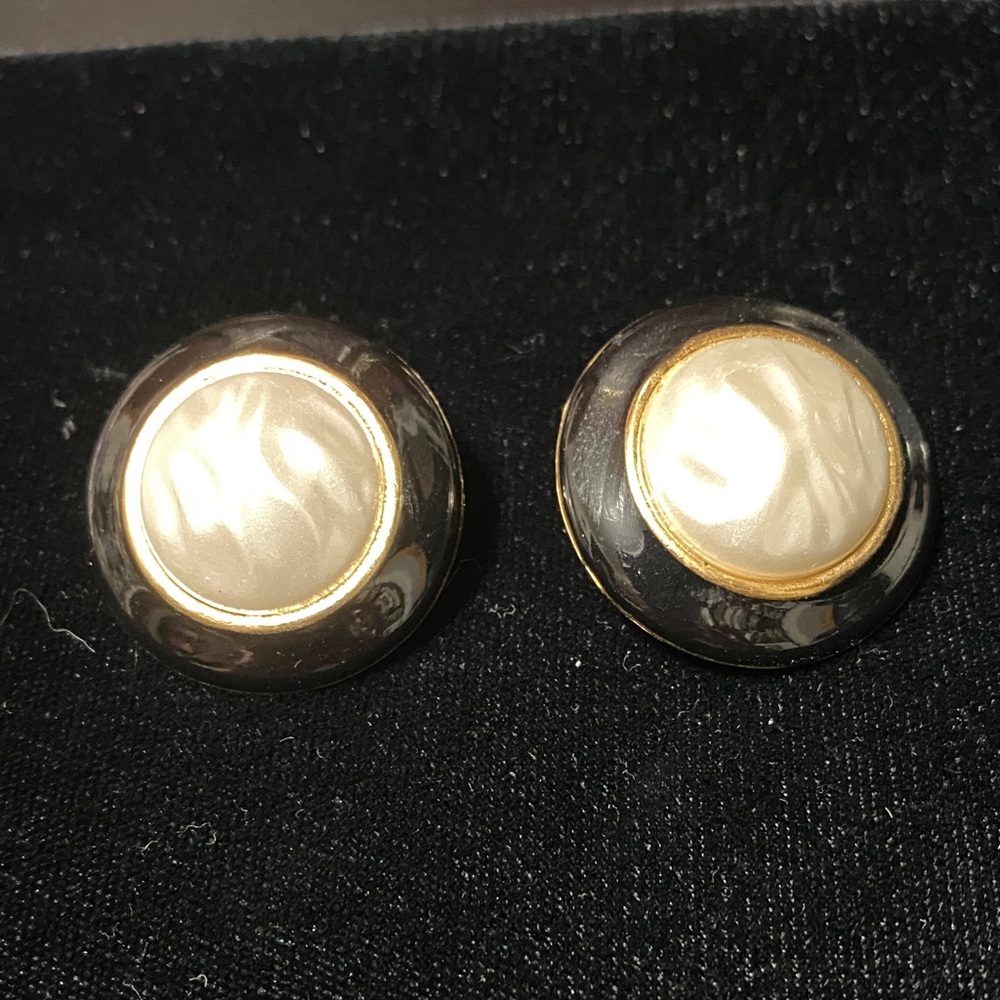 Vintage black and faux pearl clip on earrings